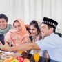 Foto : Orang Saat Merayakan Lebaran bersama Keluarga_net