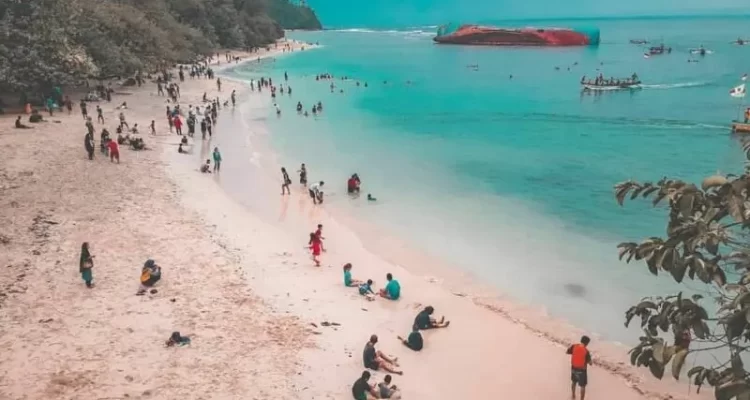 Foto : Pantai Pangandaran_net