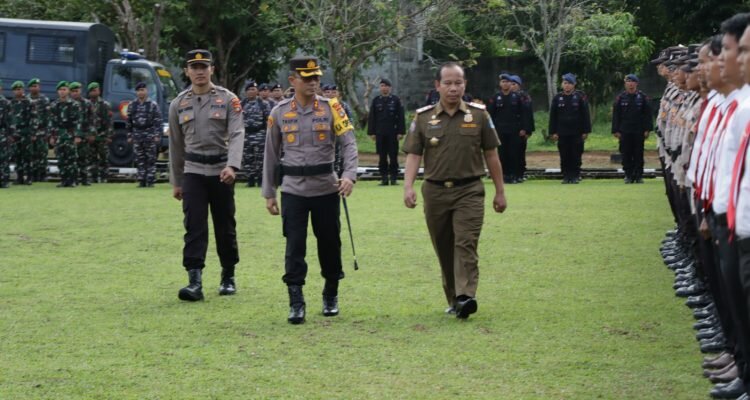 Foto : Kapolres Bangka AKBP Taufik Noor Isya, S.I.K. Pimpina Apel Gelar Pasukan Operasi Ketupat Menumbing 2023